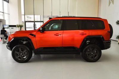 SUV địa hình cỡ lớn thiết kế hầm hố, công suất 972 mã lực, giá gần 1,2 tỷ đồng
