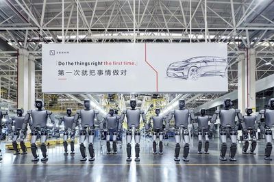 Trung Quốc đầu tư 1.000 tỷ NDT vào robot AI, nguy cơ thất nghiệp khiến dư luận lo ngại