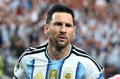 Tình cảnh trái ngược của Ronaldo và Messi