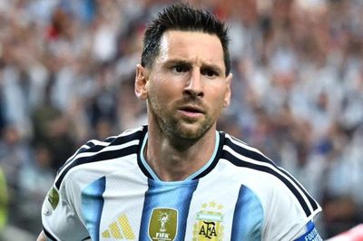 Chủ tịch FIFA không thể ngừng khen Messi