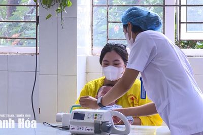Bảo vệ, chăm sóc trẻ đúng cách trong thời tiết nắng nóng