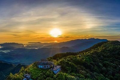 Vó ngựa trên đỉnh mây trắng