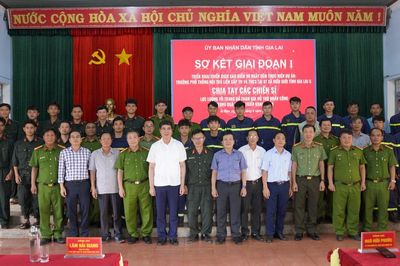 Phó Chủ tịch UBND tỉnh Lâm Hải Giang biểu dương lực lượng Công an hỗ trợ thi công trường nội trú vùng biên