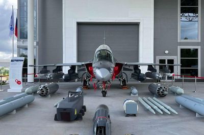 Nga thử nghiệm máy bay Yak-130M và xu hướng vũ khí tự hành thế hệ mới