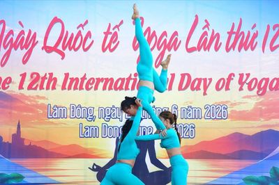 500 huấn luyện viên, học viên tham gia Ngày Quốc tế Yoga tại Lâm Đồng