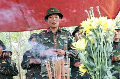 Chiến dịch 500 ngày đêm và hành trình tìm lại tên cho những người con đã hóa dáng hình Tổ quốc Từ những chiếc bình tông đến tấm thẻ ADN
