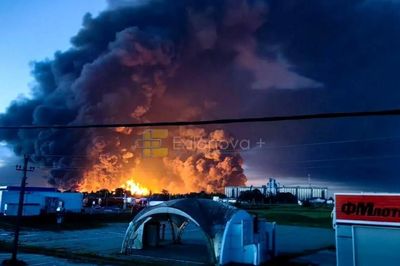 Ukraine tập kích 2 nhà máy lọc dầu trong lãnh thổ Nga