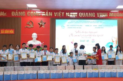 Ngày hội 'Chắp cánh ước mơ cho con' tại làng Tri Lễ