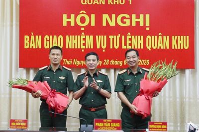 Đại tướng Phan Văn Giang chủ trì Hội nghị bàn giao nhiệm vụ Tư lệnh Quân khu 1