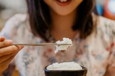 Ăn cơm vào buổi sáng có tốt không?