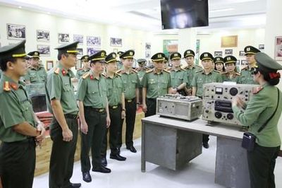 Công an TPHCM tổ chức đợt sinh hoạt chính trị đầy ý nghĩa tại 'địa chỉ đỏ' Hòn Đá Bạc