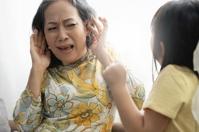 Mẹ chồng nhiều lần đến muộn khi nhận trông cháu