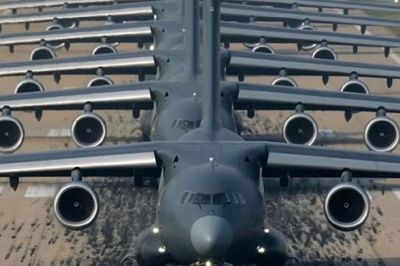 Màn trình diễn 'Voi đi bộ' của loạt máy bay vận tải Y-20B Trung Quốc