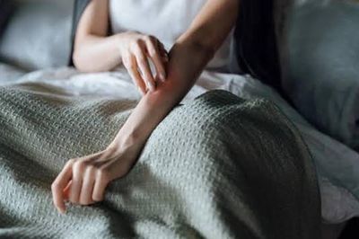 Ngứa da nhiều ban đêm cảnh giác với suy thận