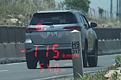 Tài xế chạy 115km/h trên cao tốc nhận mức phạt khủng, chủ xe cũng không thoát tội