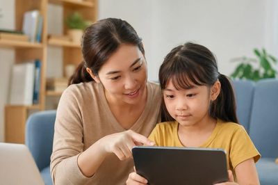 Từ 1/7/2026, cha mẹ phải đăng ký tài khoản mạng xã hội cho con dưới 16 tuổi?