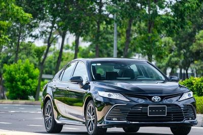 Toyota Camry bỏ bản chạy xăng ở thị trường Việt Nam?
