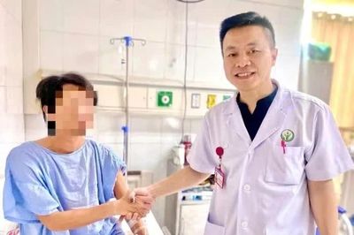 Chưa từng gặp: Bệnh nhân đứt rời trực tràng sau khi mổ trĩ và áp xe hậu môn