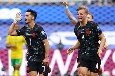Đội đầu tiên vào vòng 16 đội World Cup