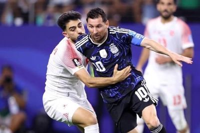 Bị loại khỏi World Cup, cầu thủ Jordan đồng loạt check-in với Messi