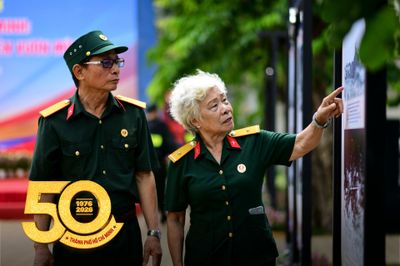 Triển lãm ảnh 50 năm TP.HCM mang tên Bác thu hút đông đảo người dân