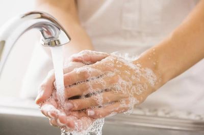 Kiểu rửa tay tưởng sạch nhưng hóa ra rất mất vệ sinh
