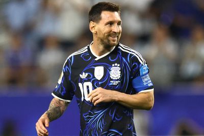 Phù hiệu độc nhất vô nhị của Messi