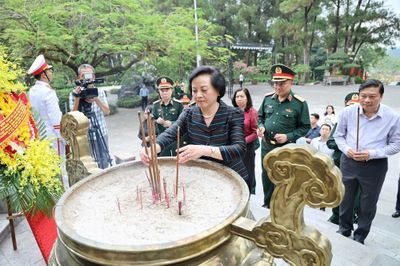 Gọi tên những người đã hóa thành Tổ quốc