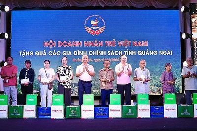 Hơn 3,5 tỷ đồng tri ân người có công và hỗ trợ người dân hoàn cảnh khó khăn
