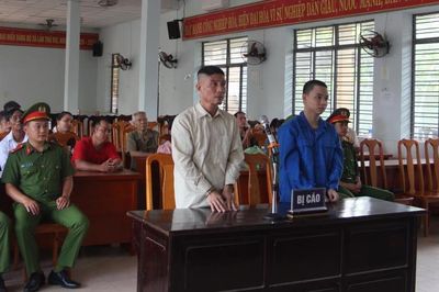 Xét xử lưu động hai đối tượng nghiện ma túy trữ 'hàng trắng'