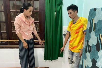 Khởi tố cặp đôi buôn 'hàng trắng'