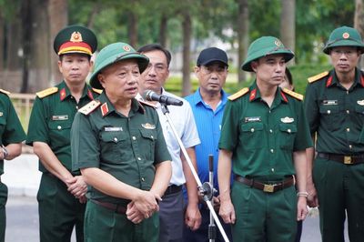 Thượng tướng Lê Quang Minh kiểm tra công tác tìm kiếm hài cốt liệt sỹ tại Quảng Ngãi