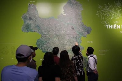 [GALLERY] Người dân khám phá triển lãm Quy hoạch Hà Nội tầm nhìn 100 năm