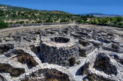 Bí ẩn những tòa tháp đá cổ xưa nổi tiếng ở Sardinia
