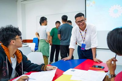 Tốt nghiệp đại học sớm: Thách thức từ đào tạo dựa trên năng lực
