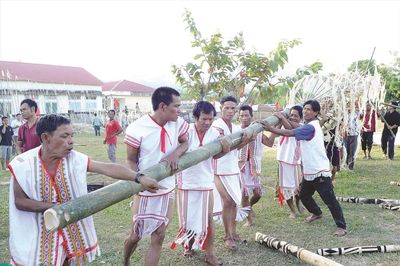 Về làng Le vui lễ mở cửa kho lúa