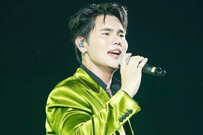 Nam ca sĩ hát mở màn và kết thúc concert Thanh xuân