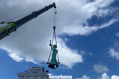 Khoảnh khắc hạ tượng 'Nữ thần Khai phóng'