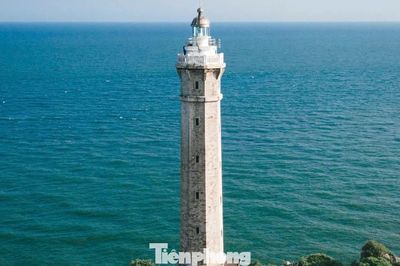 Ngắm ngọn hải đăng cao nhất Việt Nam