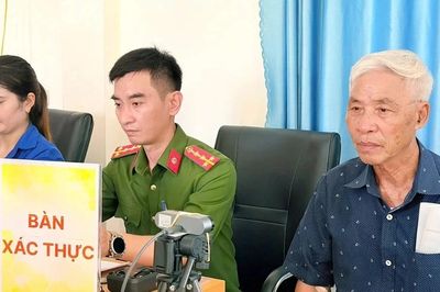 Đạp xe từ Kon Tum về Nghệ An, cụ ông 75 tuổi nuôi hy vọng tìm hai anh liệt sĩ