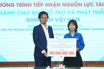 Tiếp nhận nguồn lực hỗ trợ học sinh, sinh viên khó khăn