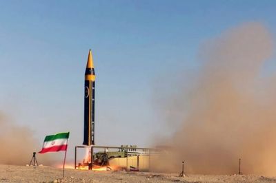 Iran tập kích loạt cơ sở quân sự Mỹ, dừng đàm phán kỹ thuật