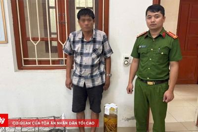 Tàng trữ bình rượu ngâm tay gấu, người đàn ông bị khởi tố
