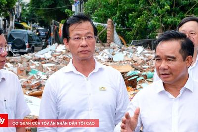Chủ tịch TP.HCM khảo sát dự án rạch Xuyên Tâm
