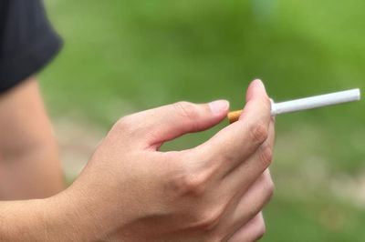 Chàng trai phải đi cấp cứu 'sửa' mạch vành sau 10 năm hút thuốc