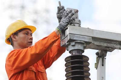 Lương trung bình 3.593 nhân viên công ty mẹ EVN là gần 480 triệu/năm