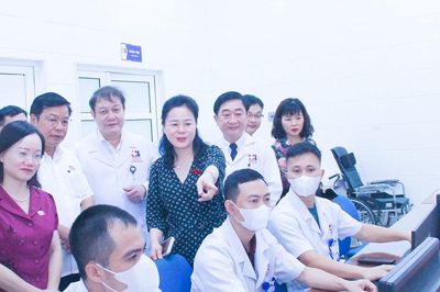 Đoàn đại biểu Quốc hội tỉnh giám sát việc thực hiện chính sách về khoa học, công nghệ và đổi mới sáng tạo tại Bệnh viện Ung bướu Nghệ An