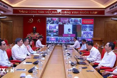Xây dựng đội ngũ cán bộ các cấp, trọng tâm là cấp chiến lược và cấp cơ sở