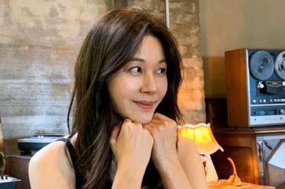 Mặt mộc của Kim Ha Neul ở tuổi 48