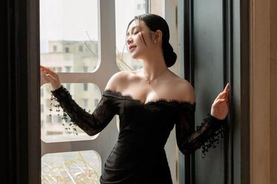 Quỳnh Kool diện váy hở vai, khoe nhan sắc 'vạn người mê' ở tuổi 30